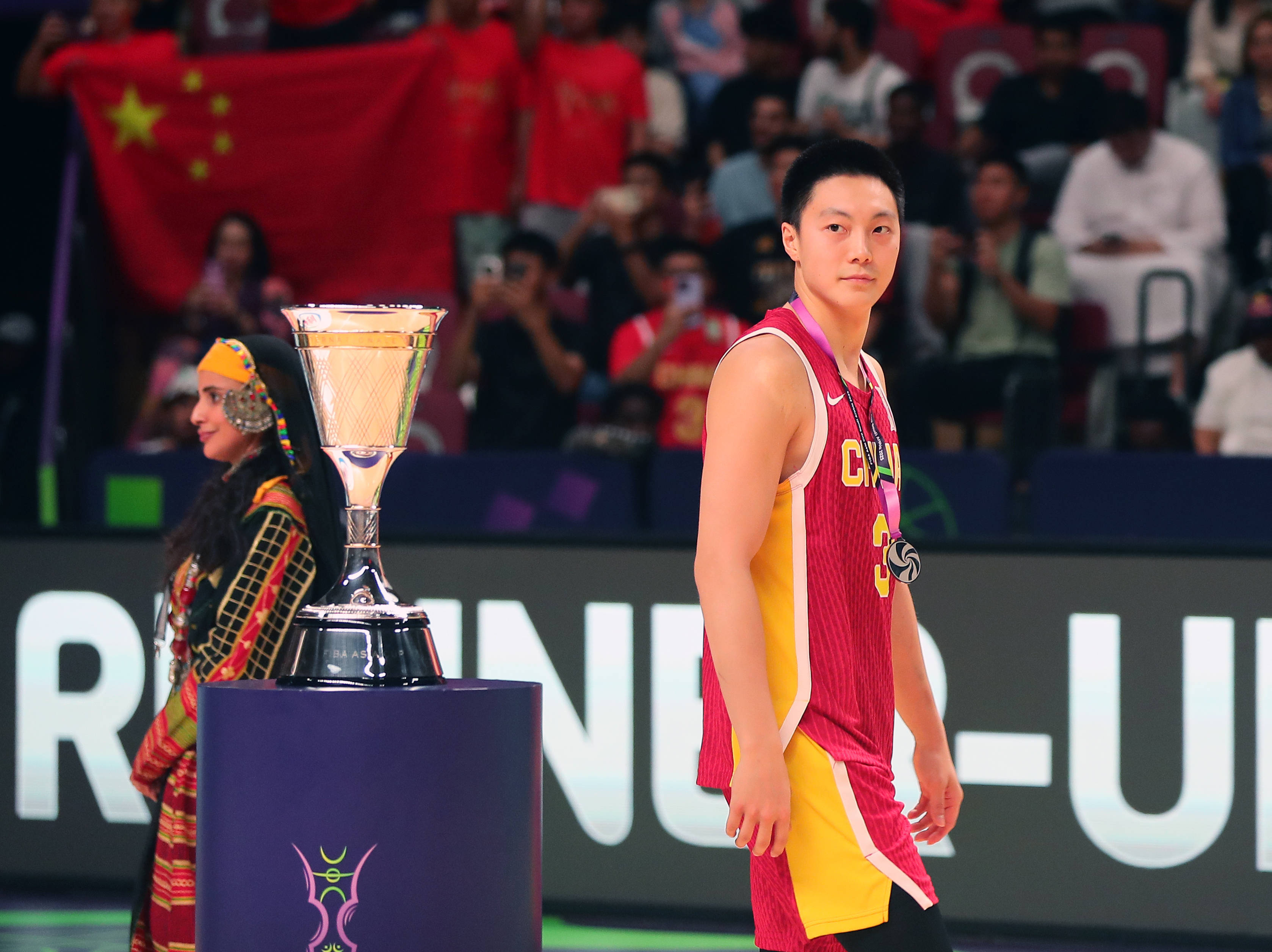 差距！胡明克斯（Hu Mingxuan）失去了最后的勝利 整個團隊都受到了張Zhenlin的隊友的觀點的安慰